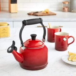 Le Creuset 1.25 Qt. Demi Kettle Tea Pot + 2 - 14oz Mugs Set | Cerise/Cherry Red -Cooking Master 81vxrsfir7l. ac sl1500