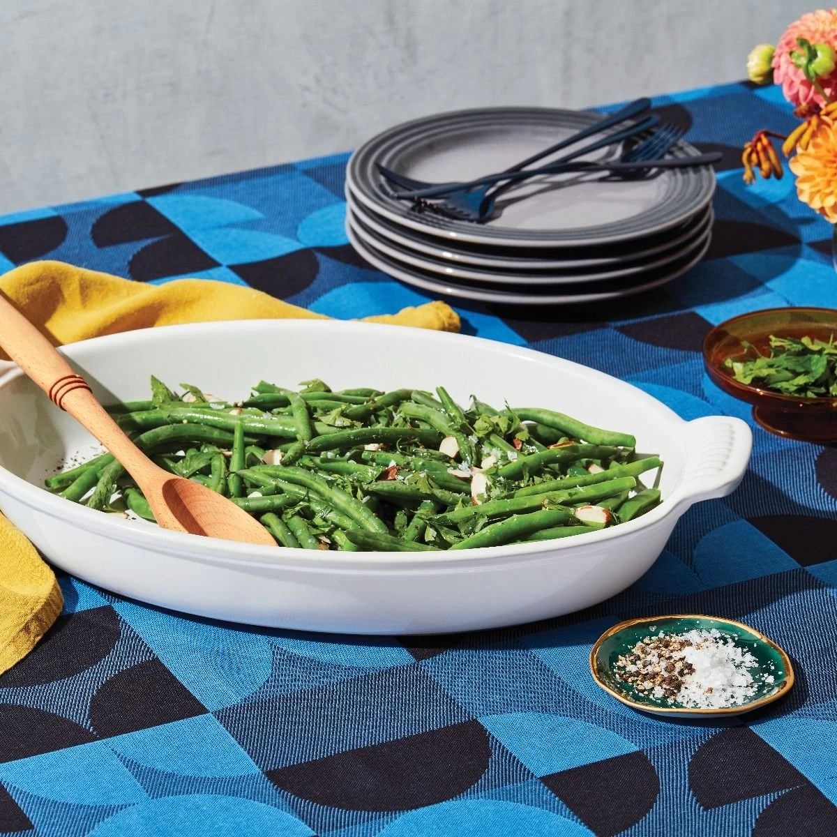 Le Creuset 8.5" Salad Plates - Set Of 4 | Oyster Grey 5 Le Creuset 8.5" Salad Plates - Set Of 4 | Oyster Grey - Image 5