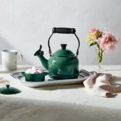 Le Creuset 1.25 Qt. Demi Kettle Tea Pot | Artichaut 6 Le Creuset 1.25 Qt. Demi Kettle Tea Pot | Artichaut -Cooking Master rs13740 210112 lecreuset springcolorpairing 01 ret
